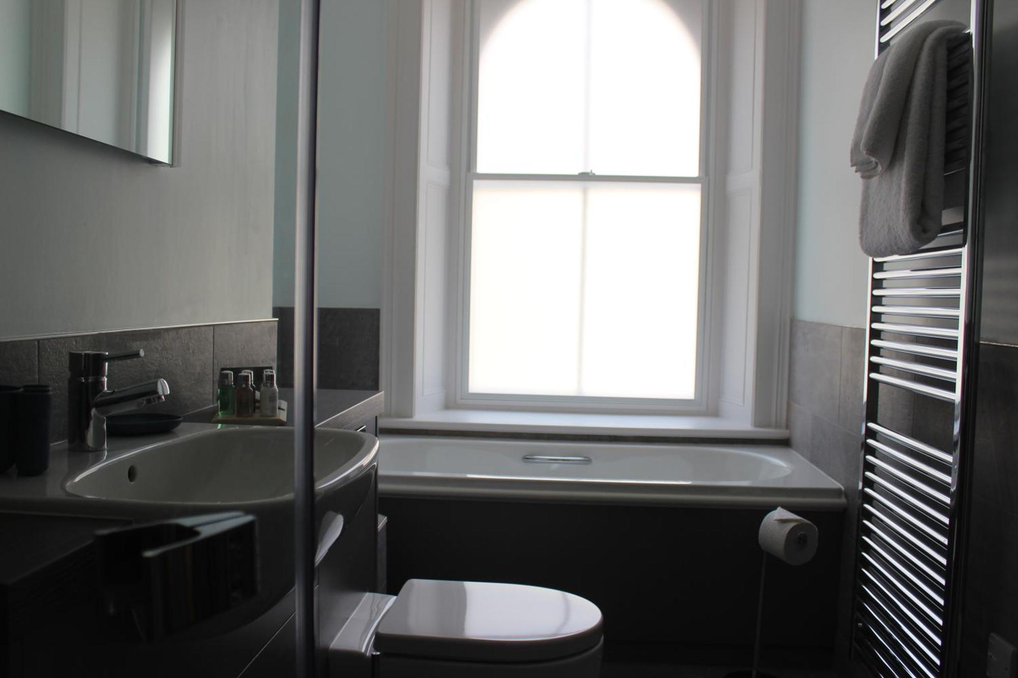 The Tilman Hotel Barmouth Room photo